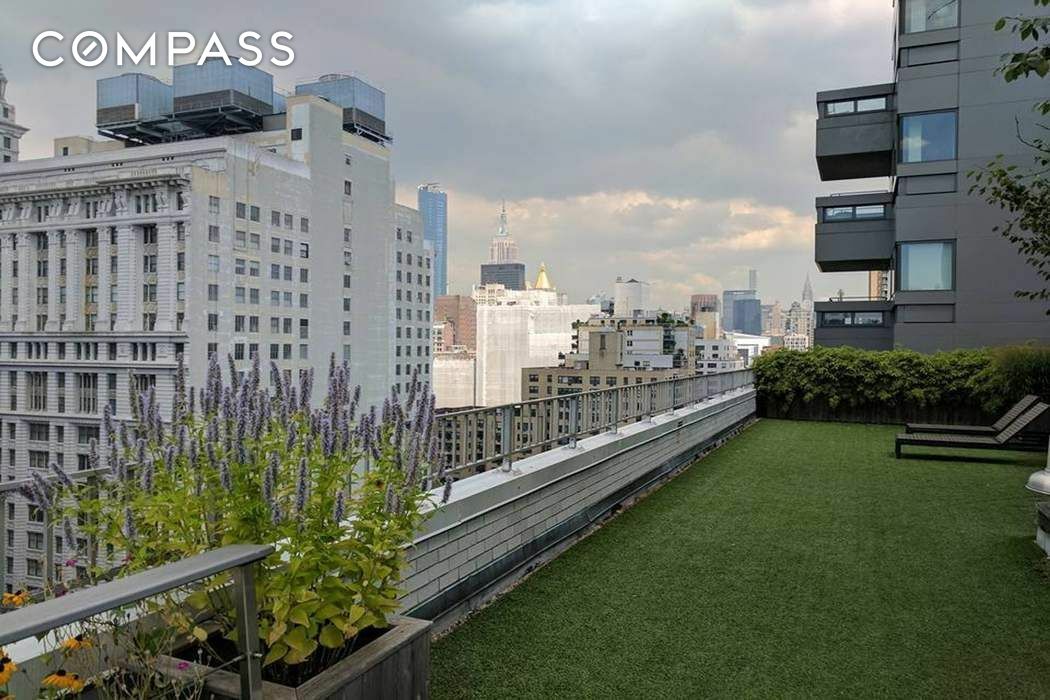 #8 photo, 111 3rd Avenue, マンハッタン East Village , NY 10003