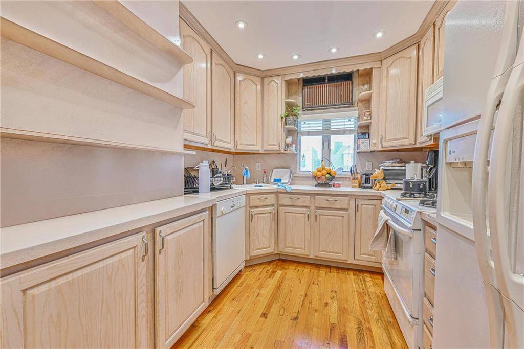 #9 photo, 272 77th St, ブルックリン区 Bay Ridge , NY 11209