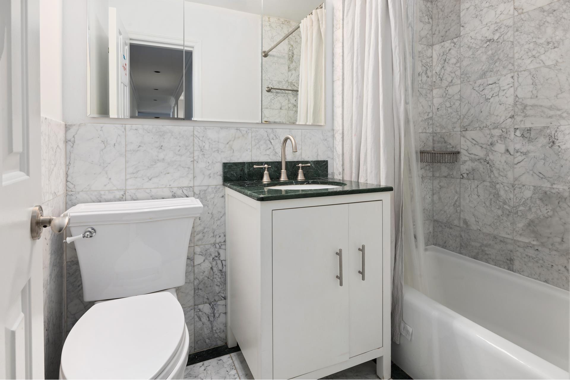 #9 photo, 420 E 72ND Street, マンハッタン Lenox Hill , NY 10021