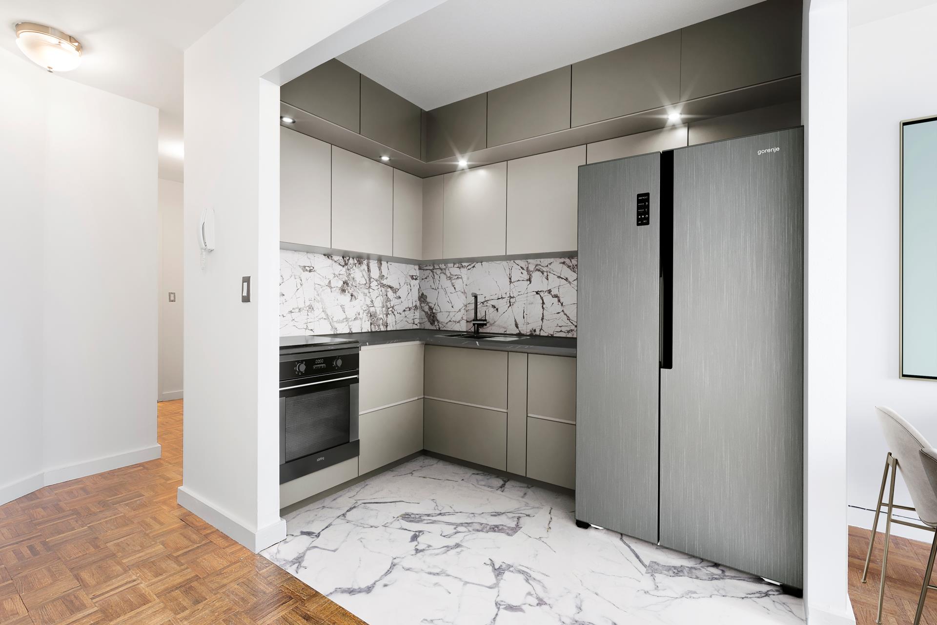 #4 photo, 1991 BROADWAY, マンハッタン Lincoln Square , NY 10023