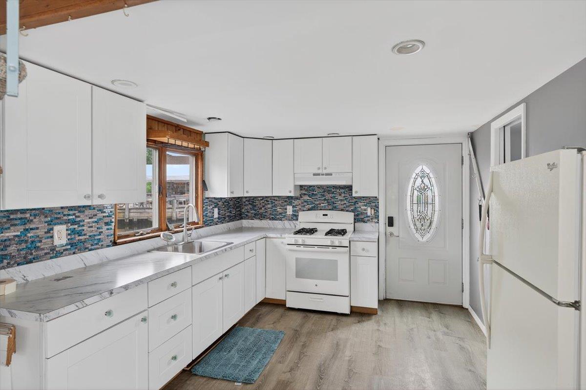 #11 photo, 149 c Riverside Drive, Riverhead , NY 11901