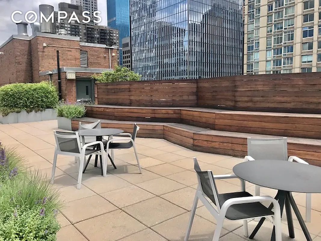 #11 photo, 301 W 53rd Street, マンハッタン Hell's Kitchen , NY 10019