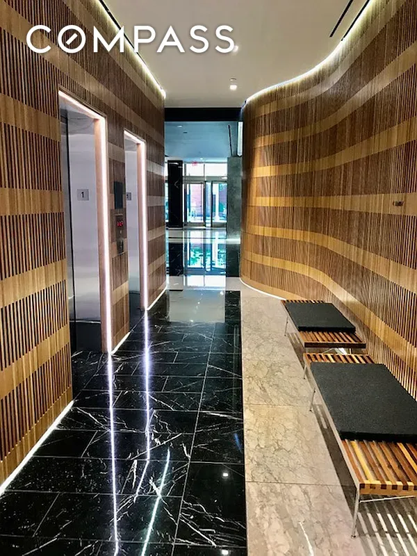 #13 photo, 301 W 53rd Street, マンハッタン Hell's Kitchen , NY 10019