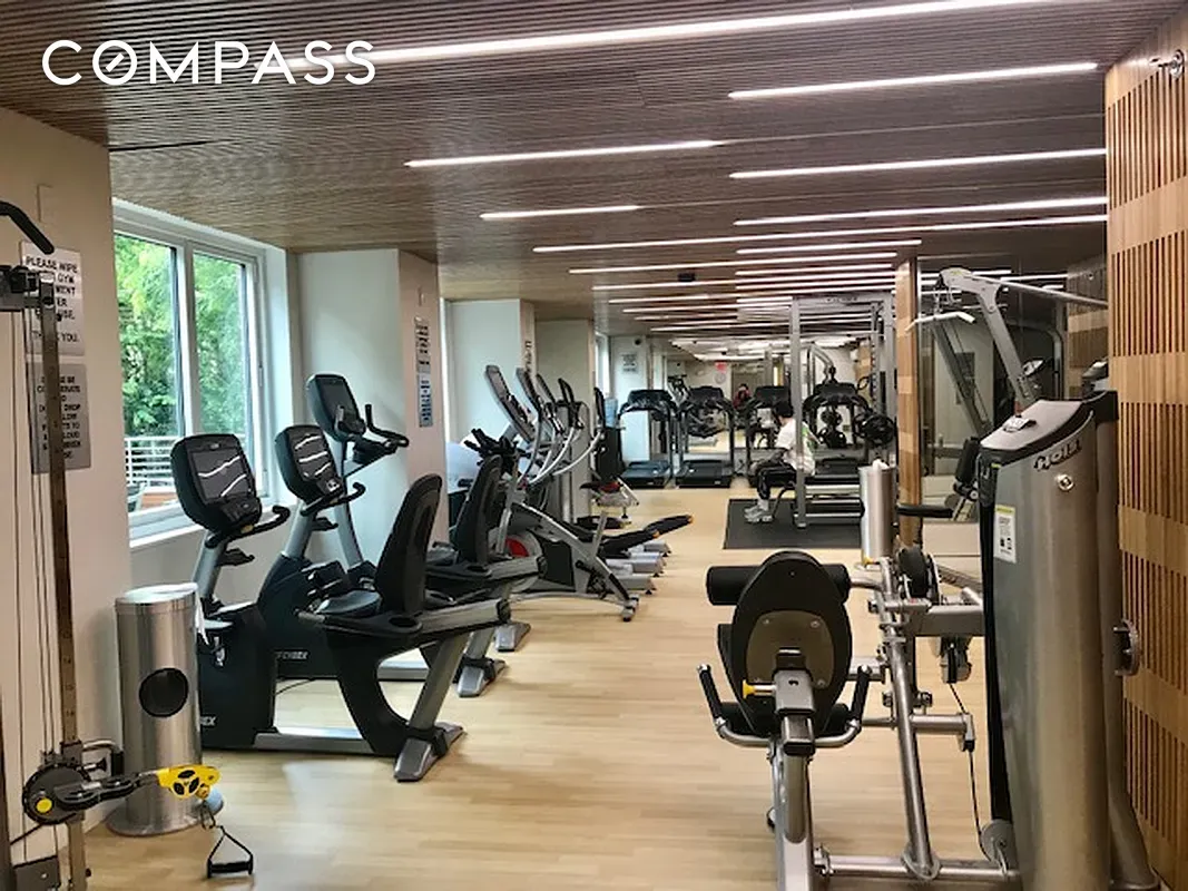 #8 photo, 301 W 53rd Street, マンハッタン Hell's Kitchen , NY 10019