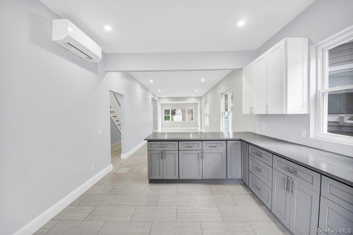 #4 photo, 61 Edgewood Avenue, Yonkers , NY 10704