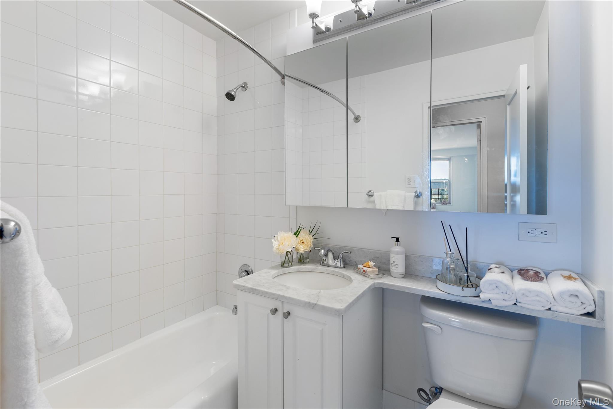 #13 photo, 2500 Johnson Avenue, ブロンクス区 Bronx , NY 10463