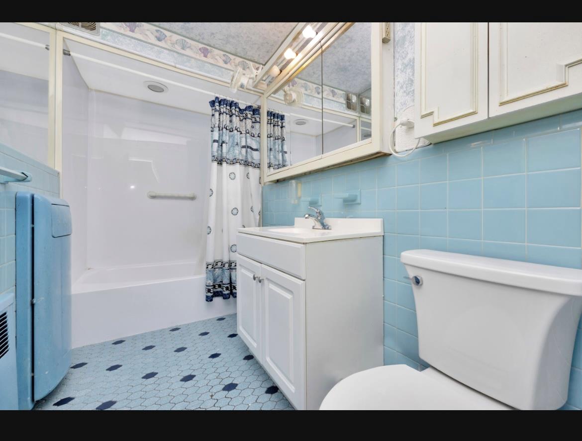 #17 photo, 7510 Juniper Boulevard, কুইন্‌স Middle Village , NY 11379