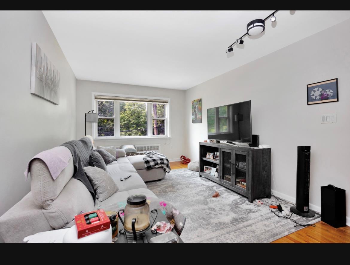 #3 photo, 7510 Juniper Boulevard, কুইন্‌স Middle Village , NY 11379