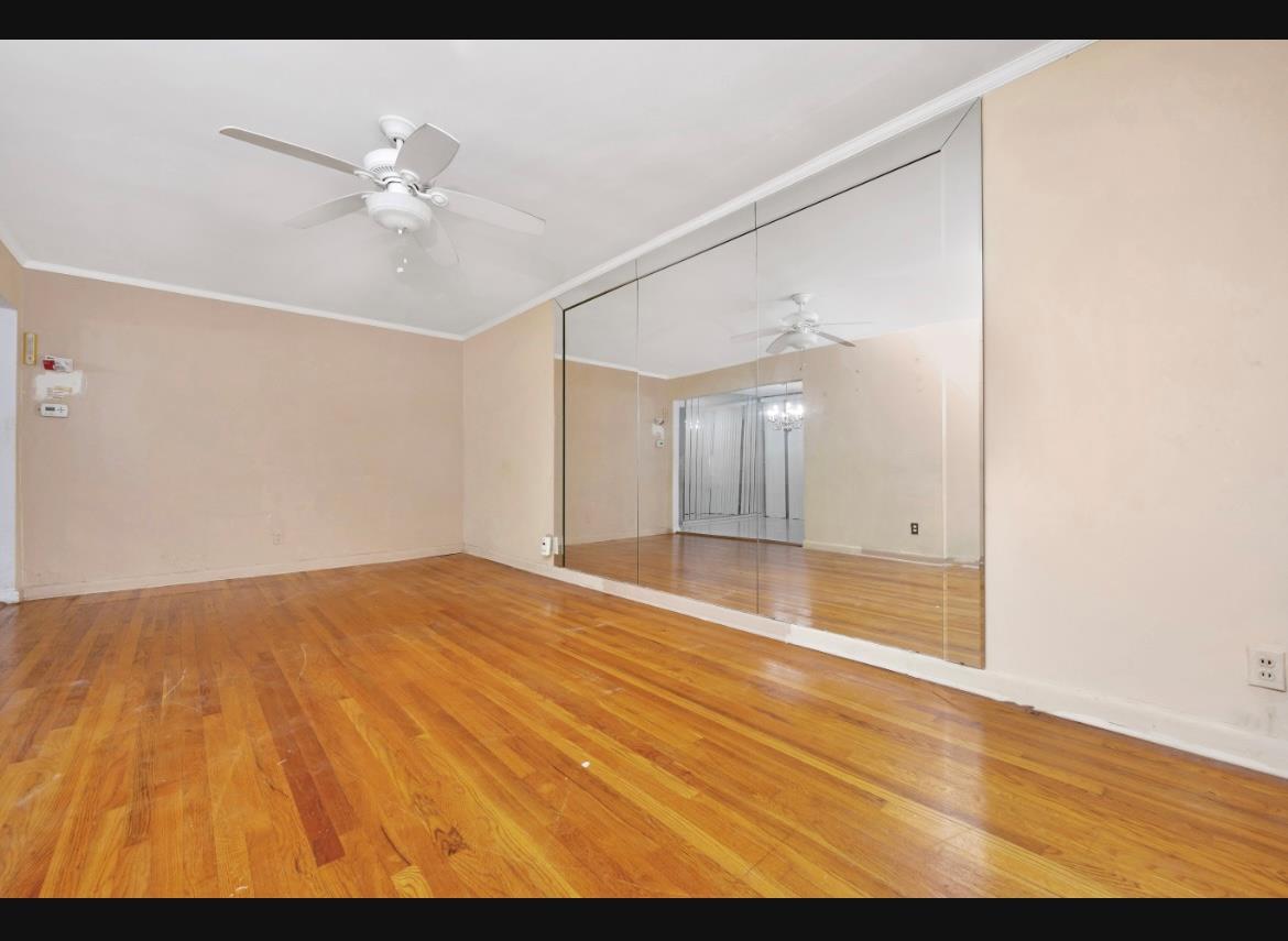 #9 photo, 7510 Juniper Boulevard, কুইন্‌স Middle Village , NY 11379