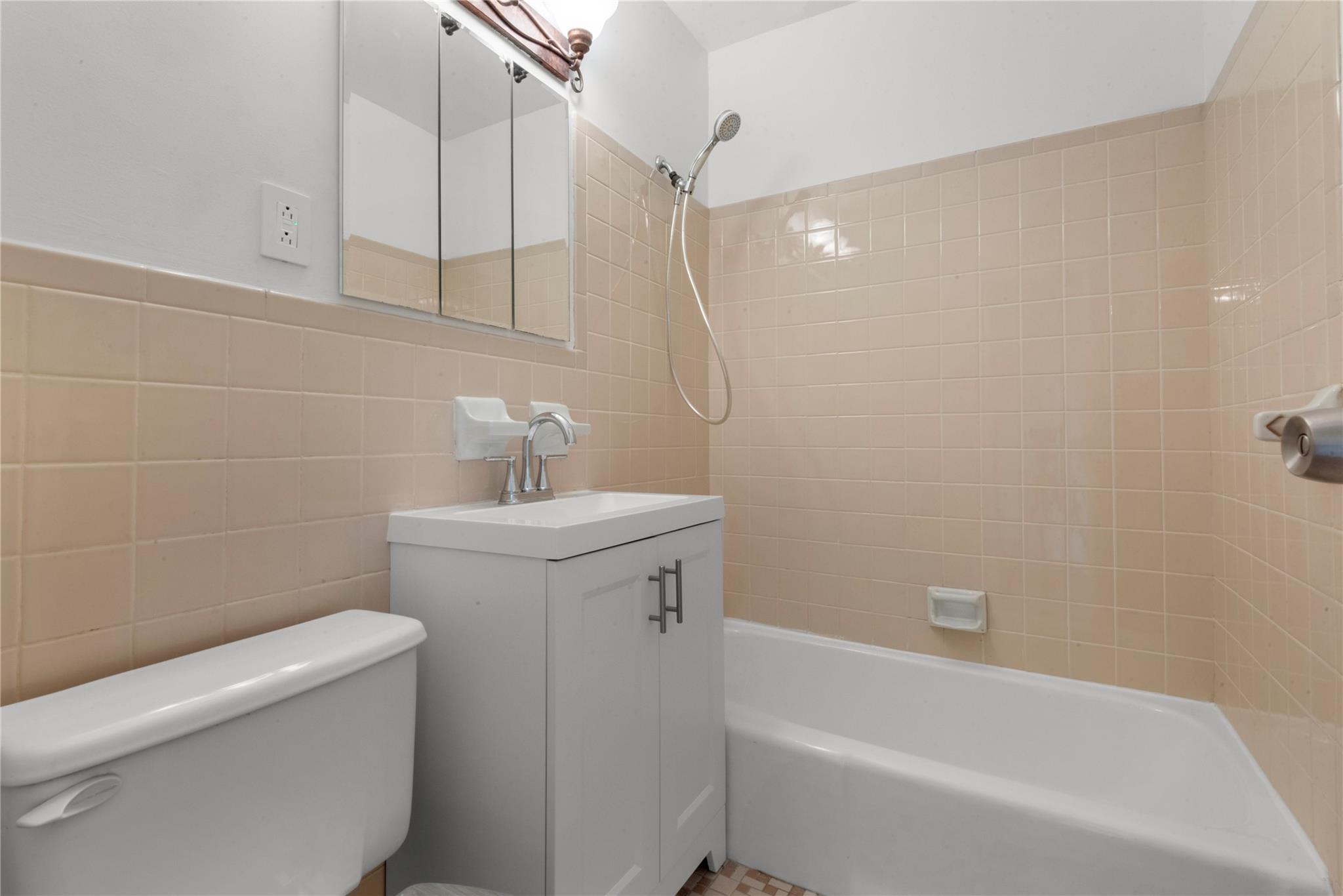 #10 photo, 689 Fort Washington Avenue, マンハッタン New York (Manhattan) , NY 10040