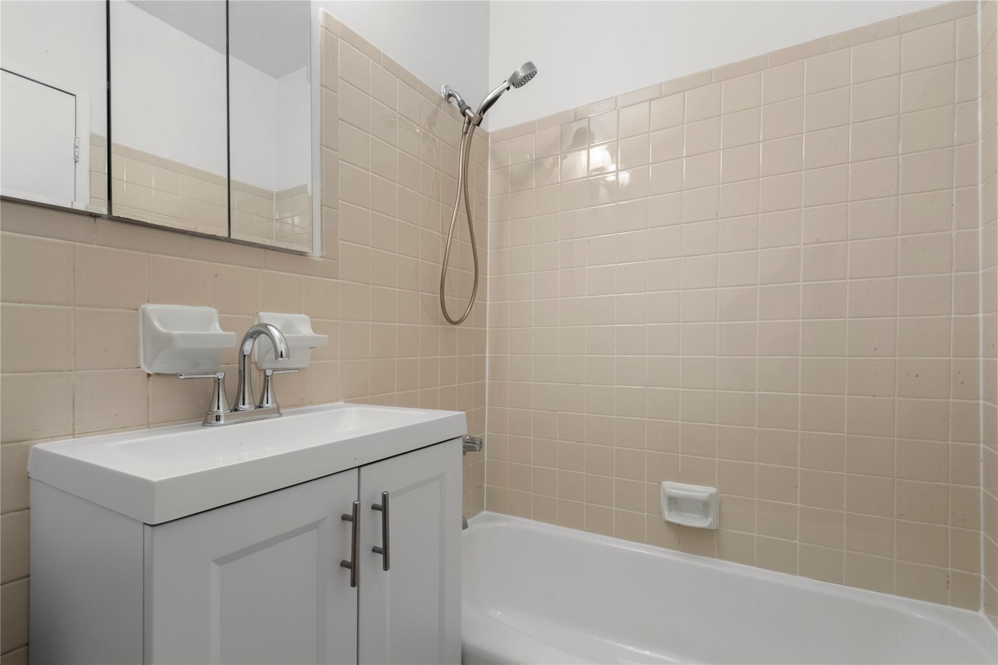 #8 photo, 689 Fort Washington Avenue, マンハッタン New York (Manhattan) , NY 10040