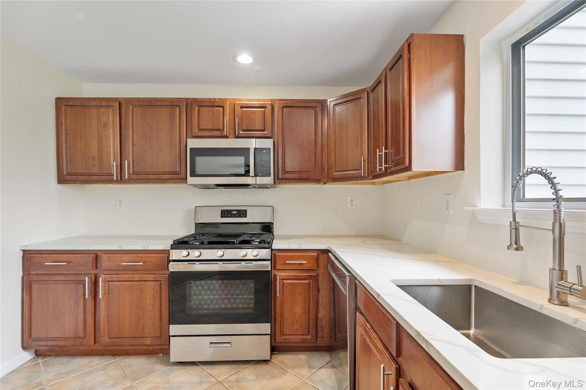 #13 photo, 221 Tamerisk Lane, New Windsor , NY 12553