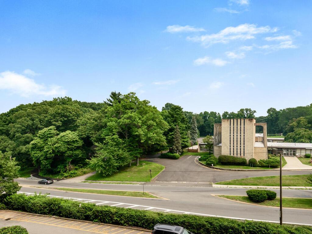 #16 photo, 245 Rumsey Road, Yonkers , NY 10701