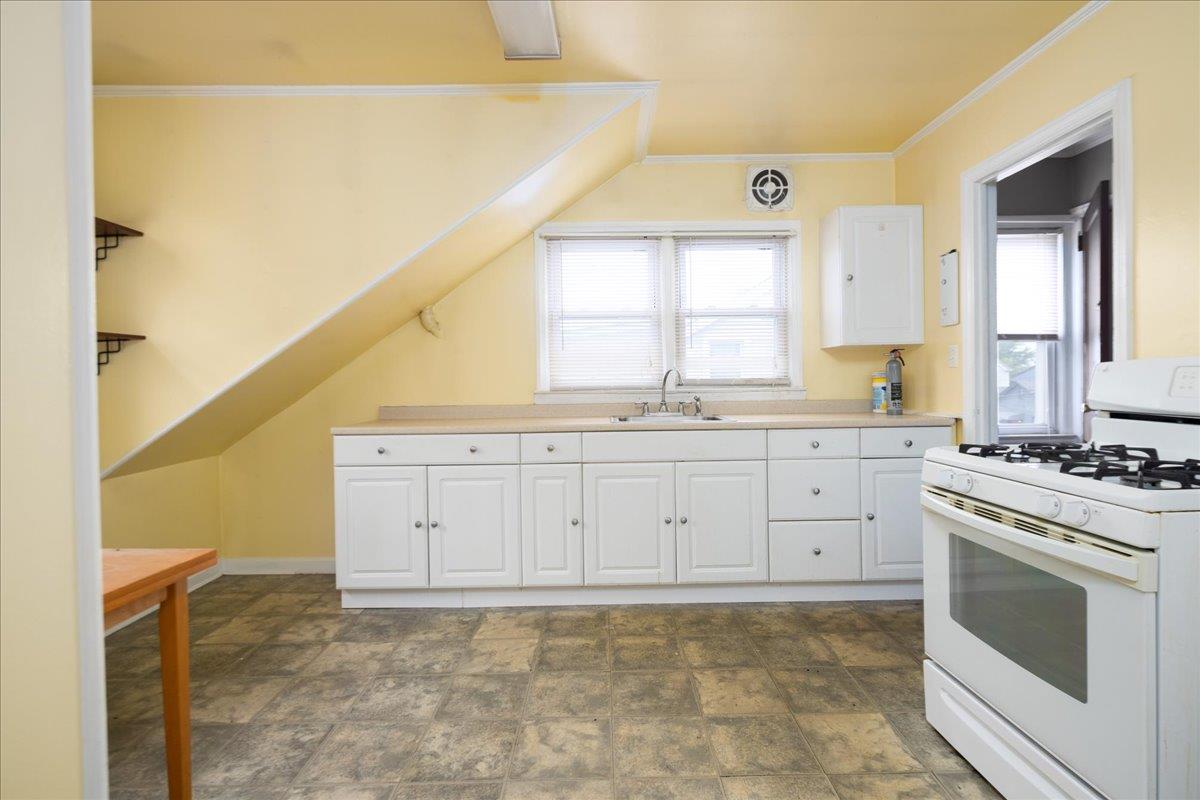 #15 photo, 343 Franklin Avenue, Hewlett , NY 11557