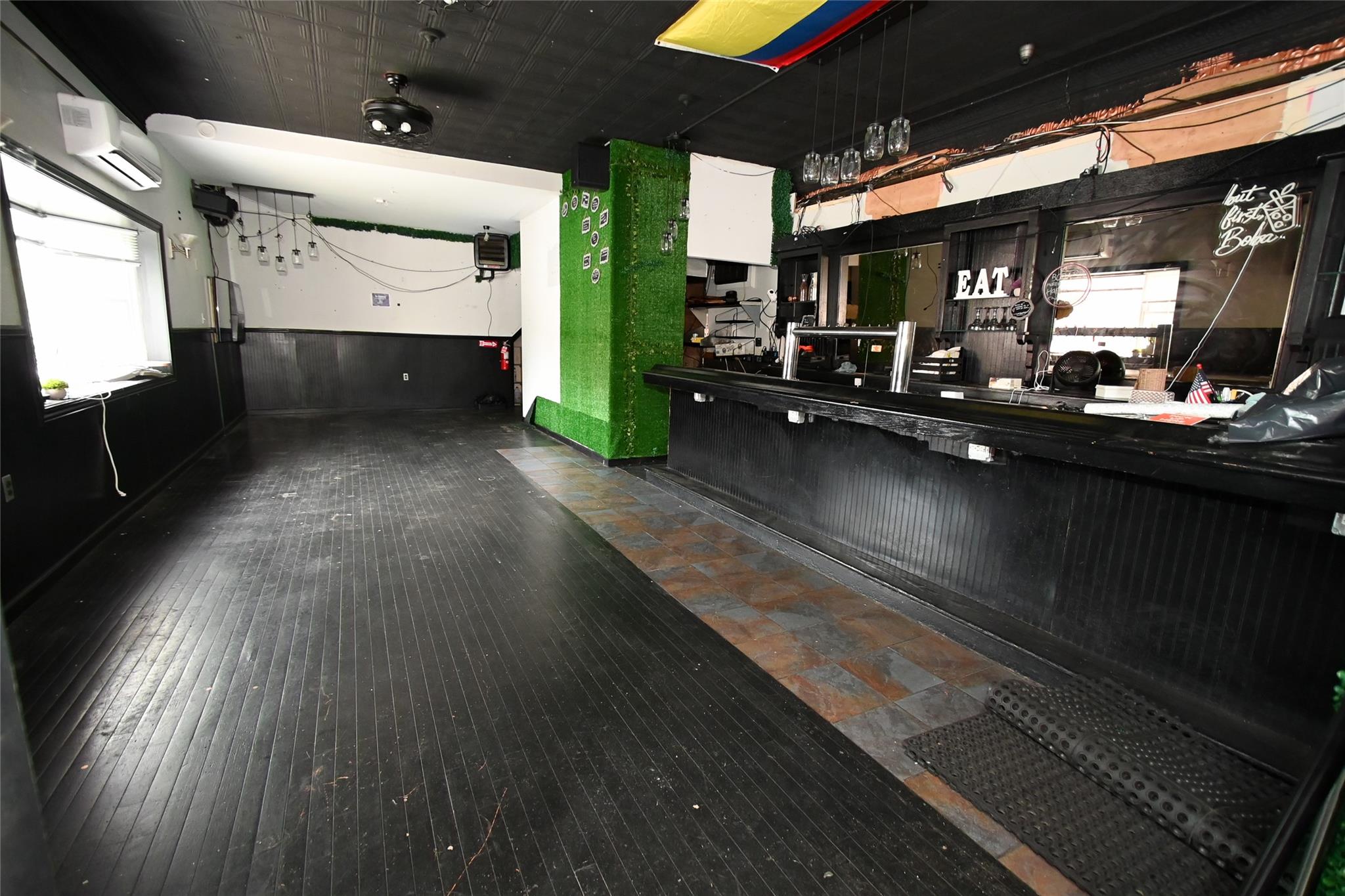 #8 photo, 9-01 College Point Blvd, クイーンズ区 College Point , NY 11356