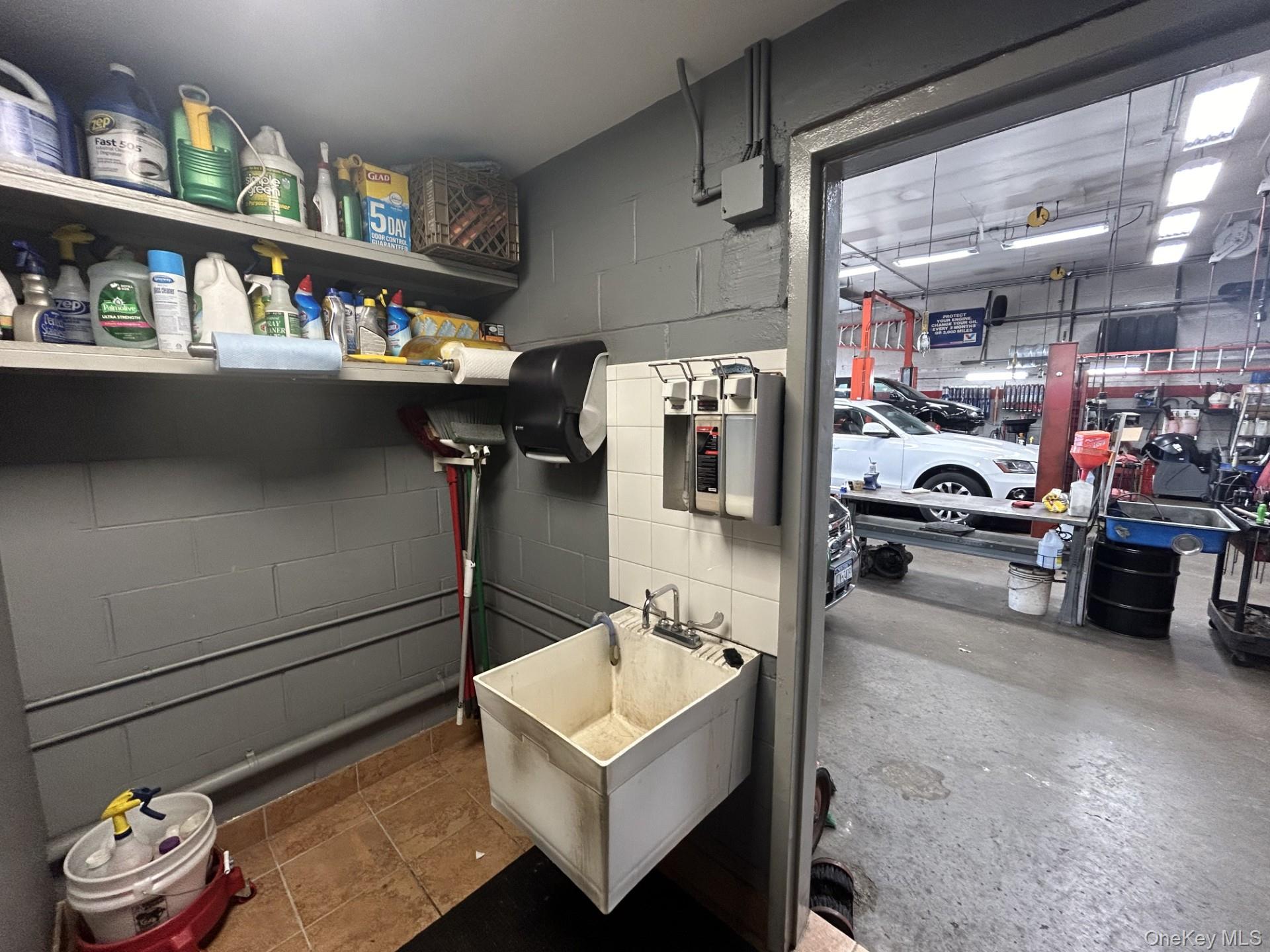 #15 photo, 988 W Jericho Turnpike, サフォーク郡 Smithtown , NY 11787