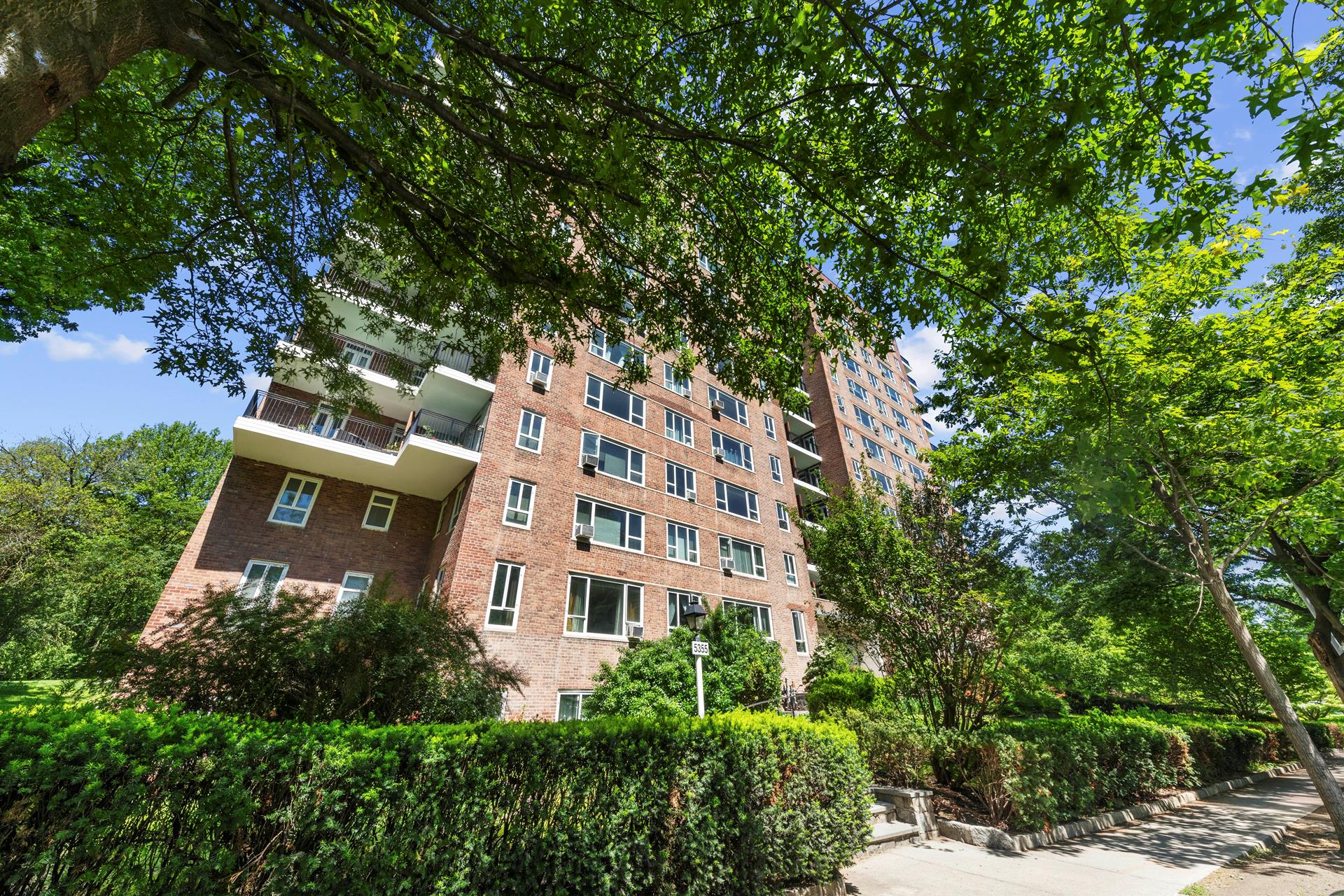 #1 photo, 5355 HENRY HUDSON Parkway, 布朗士 Estate Area , NY 10471