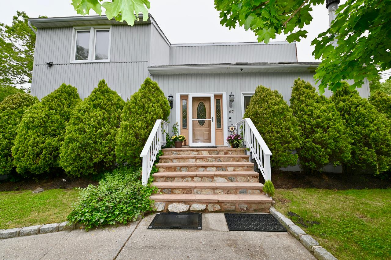 #1 photo, 57 Cozine Road, 東長島 Center Moriches , NY 11934