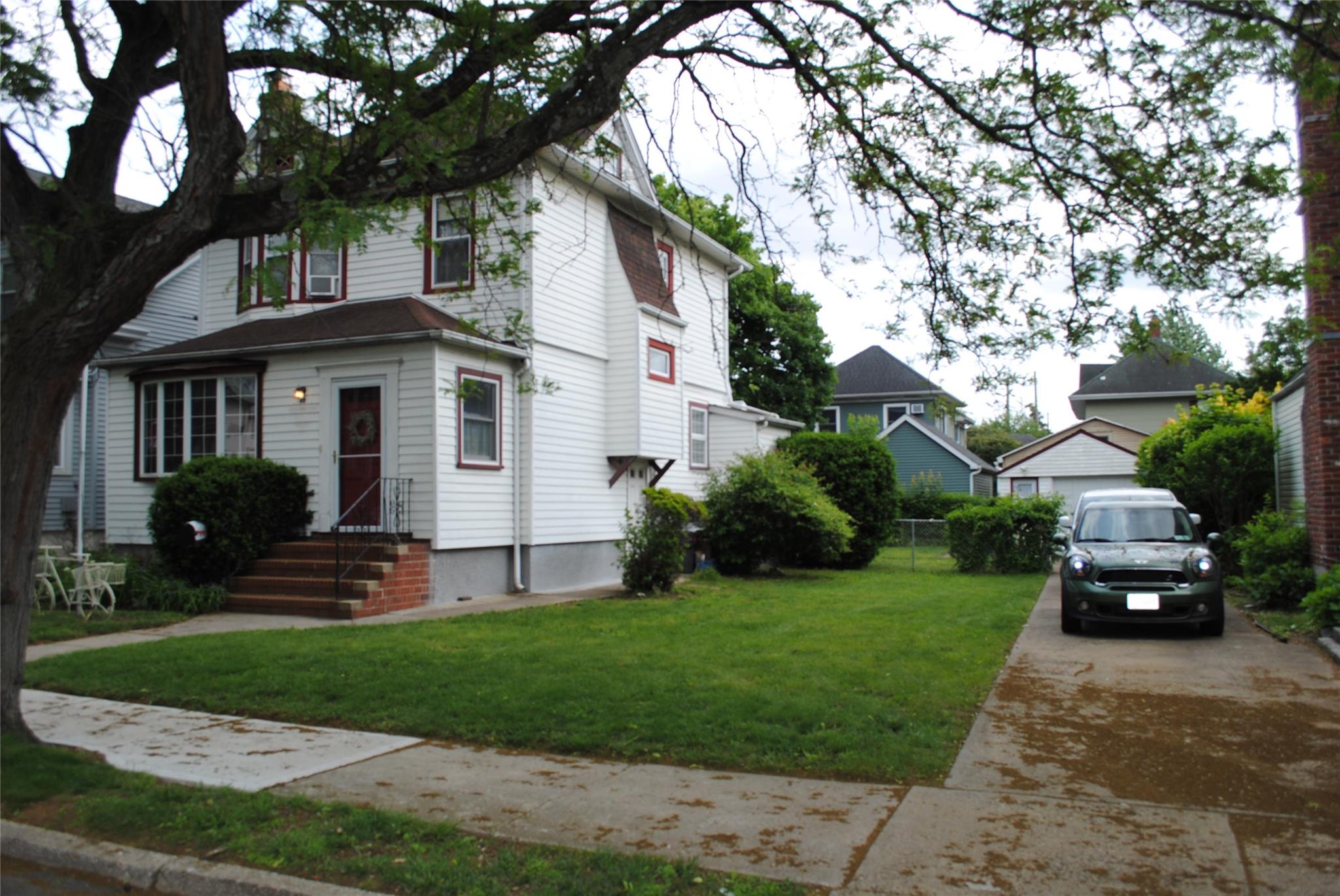 #1 photo, 48 Elizabeth Street, নাসাউ কাউন্টি Floral Park , NY 11001