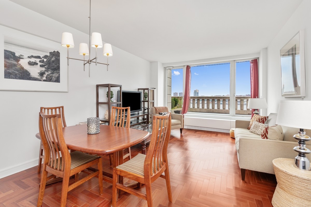 #7 photo, 240 Riverside Boulevard, マンハッタン Lincoln Square , NY 10069