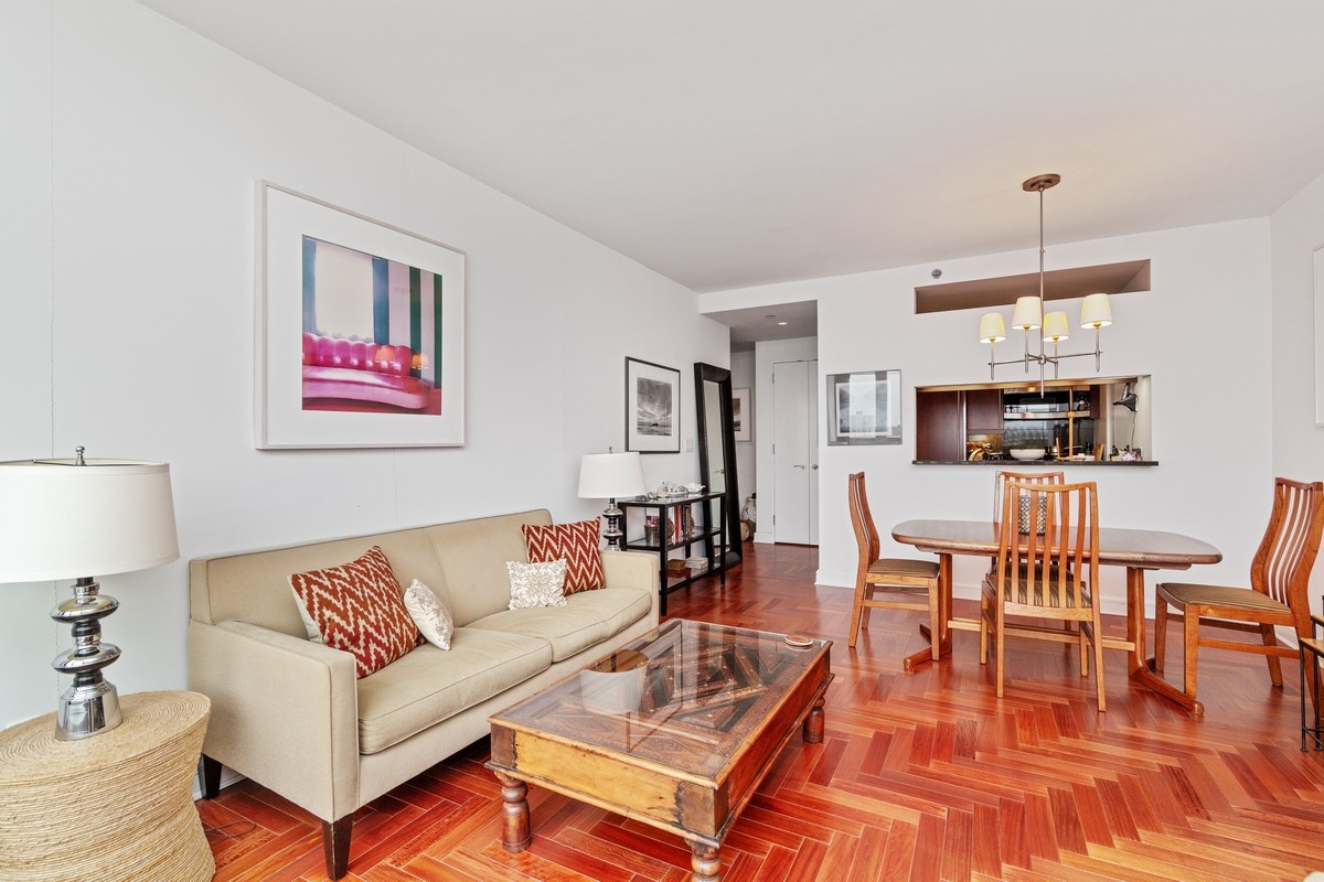 #8 photo, 240 Riverside Boulevard, マンハッタン Lincoln Square , NY 10069