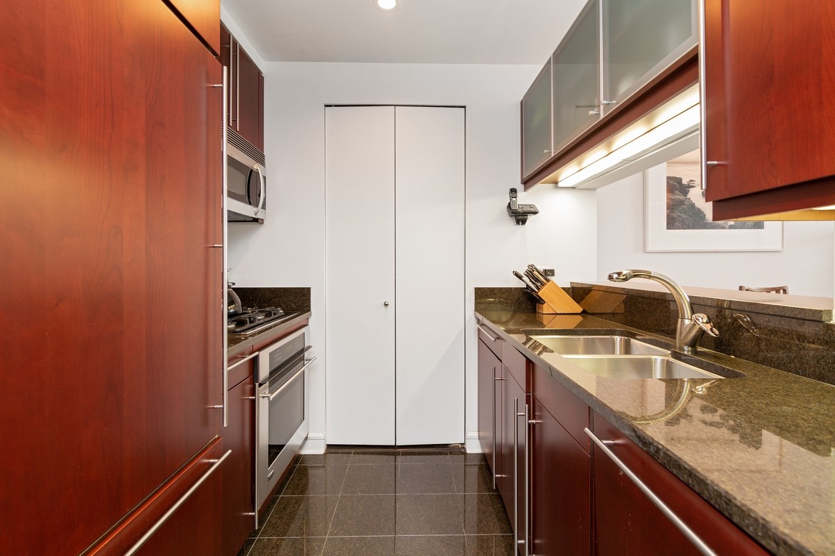 #9 photo, 240 Riverside Boulevard, マンハッタン Lincoln Square , NY 10069