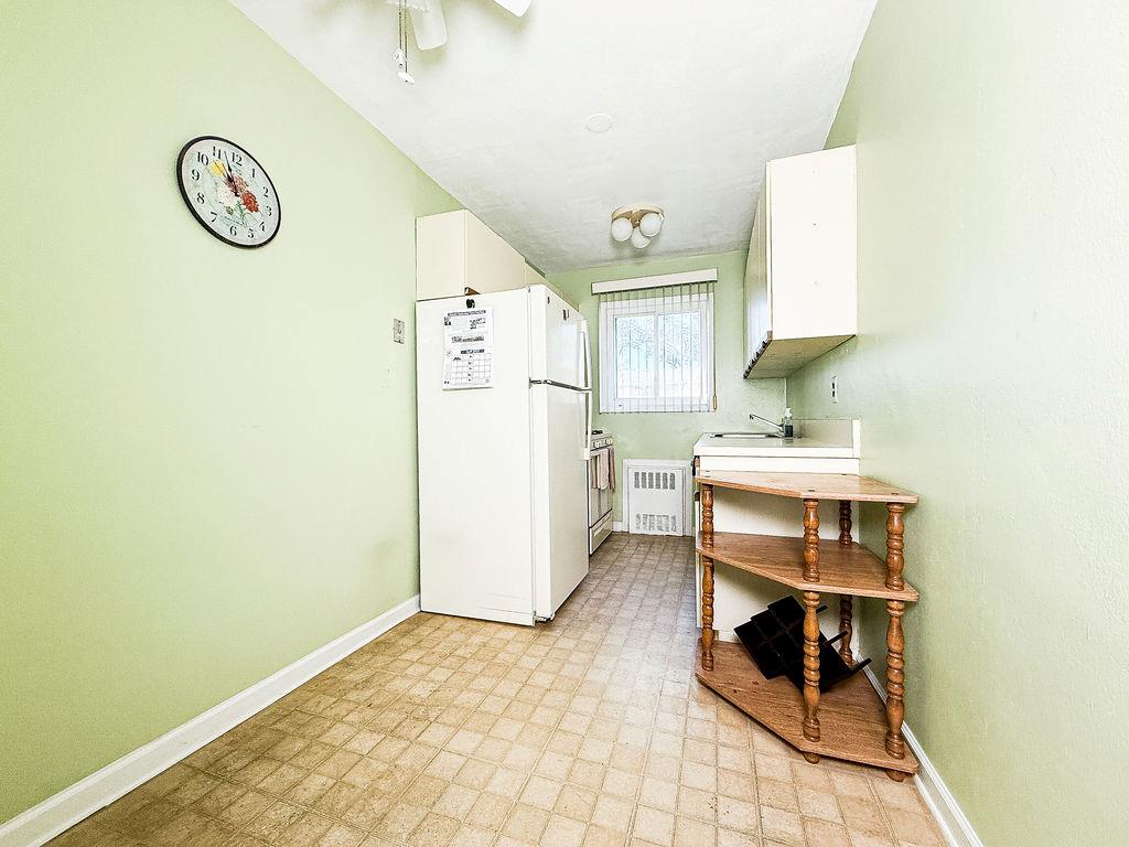 #11 photo, 182 Edmunton Dr, North Babylon , NY 11703