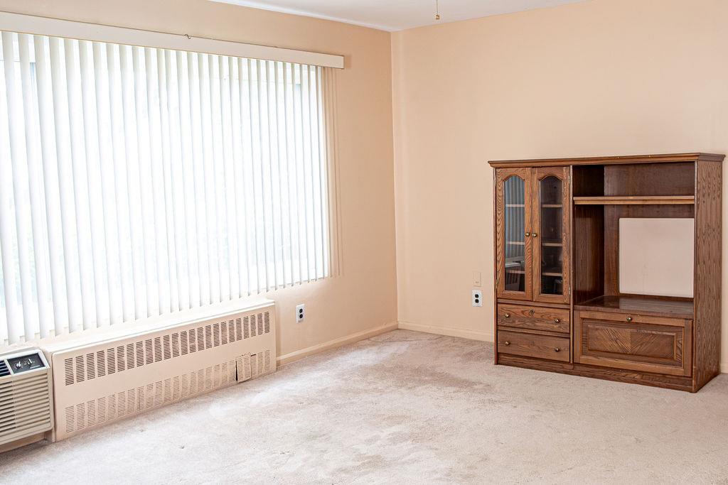 #2 photo, 182 Edmunton Dr, North Babylon , NY 11703