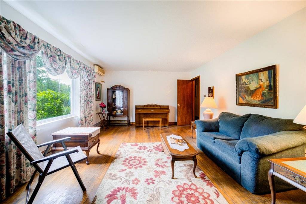 #6 photo, 571 International Blvd., Rock Tavern , NY 12550