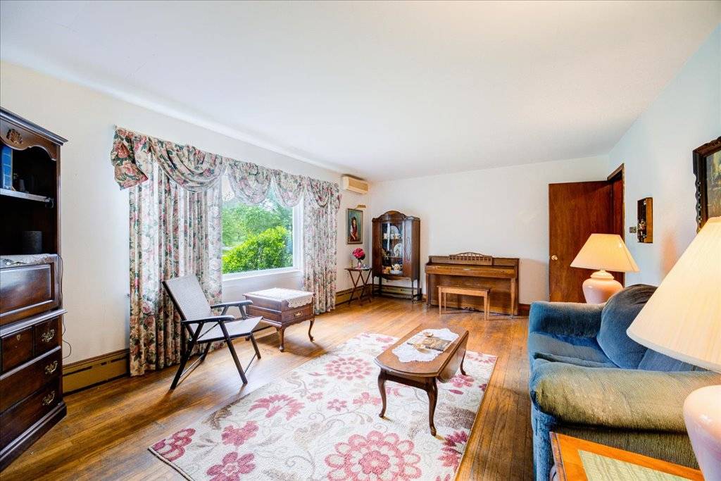 #7 photo, 571 International Blvd., Rock Tavern , NY 12550