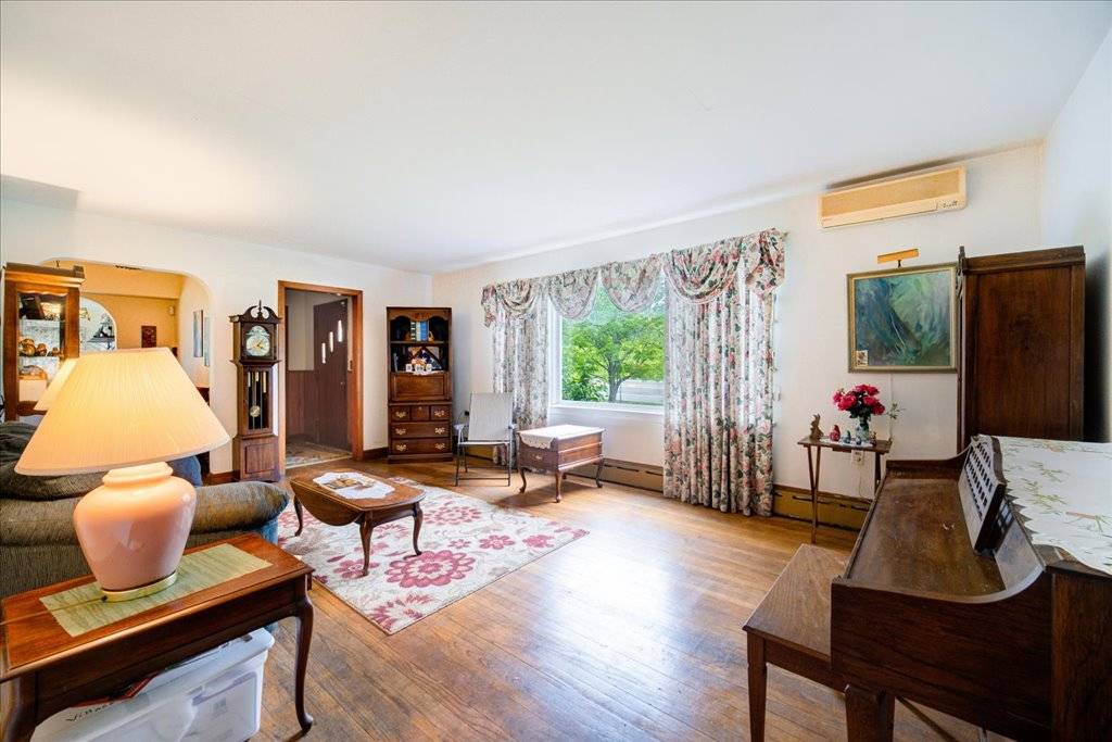 #8 photo, 571 International Blvd., Rock Tavern , NY 12550