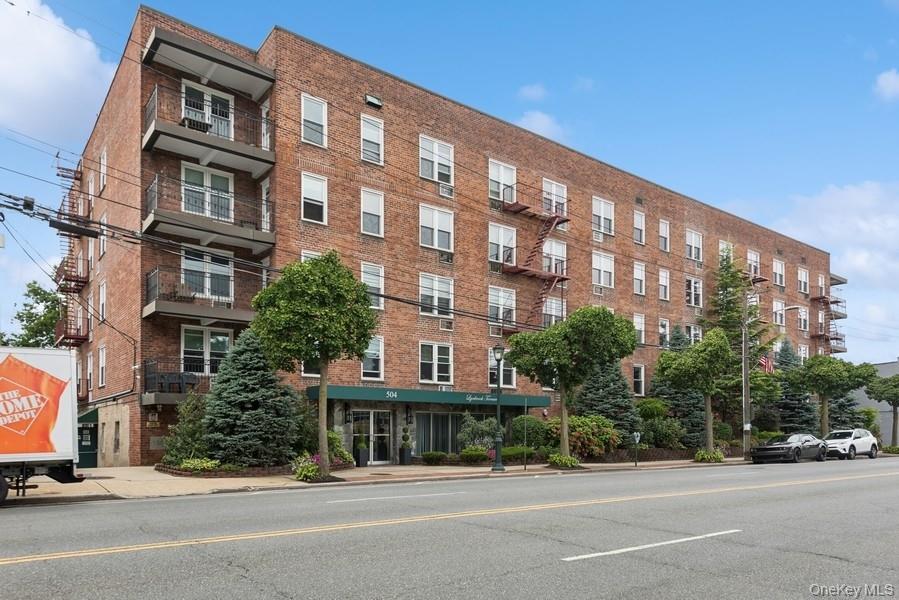 #2 photo, 504 Merrick Road, ナッソー郡 Lynbrook , NY 11563