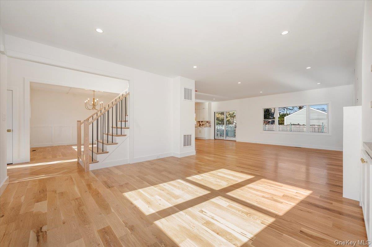 #8 photo, 118 Broadway, Massapequa Park , NY 11762