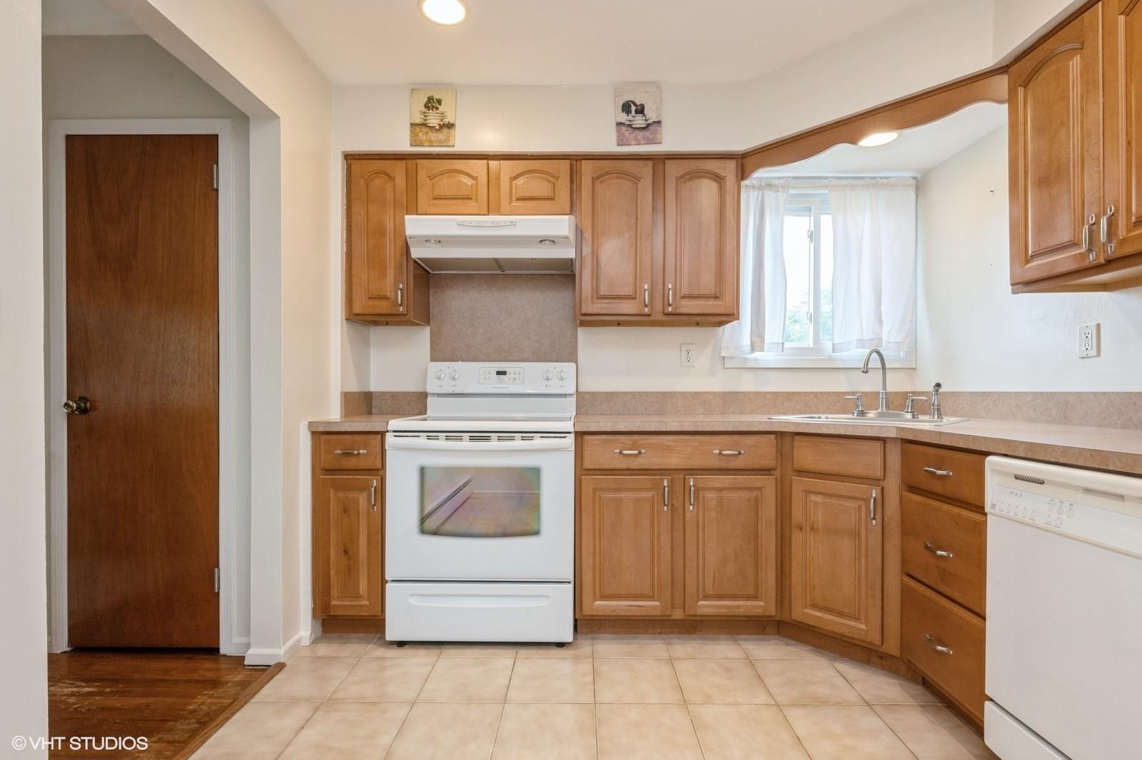 #10 photo, 2104 Fir Street, Wantagh , NY 11793