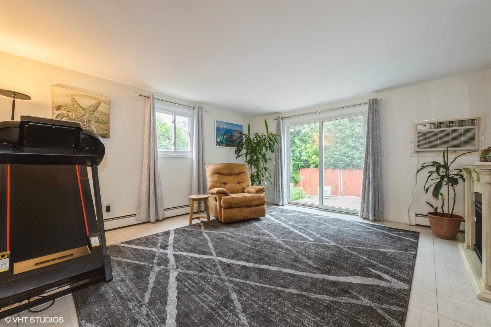 #18 photo, 2104 Fir Street, Wantagh , NY 11793