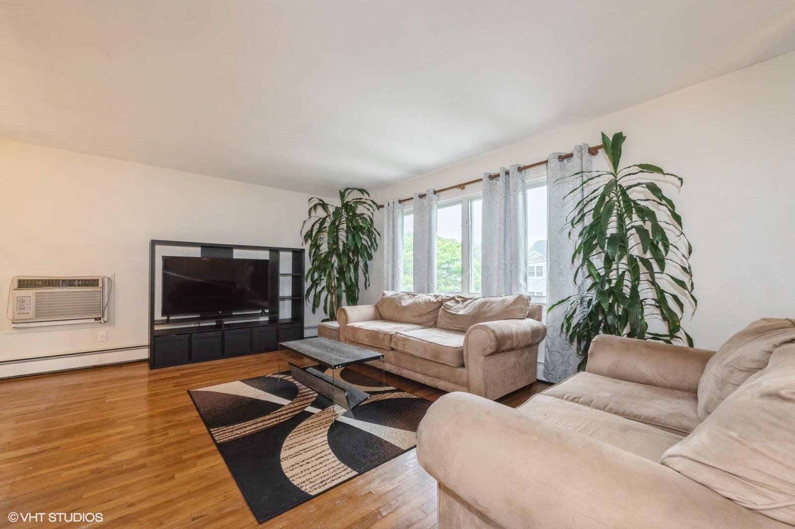 #3 photo, 2104 Fir Street, Wantagh , NY 11793