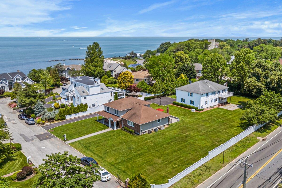#1 photo, 2 Donald Street, 長島 Bayville , NY 11709
