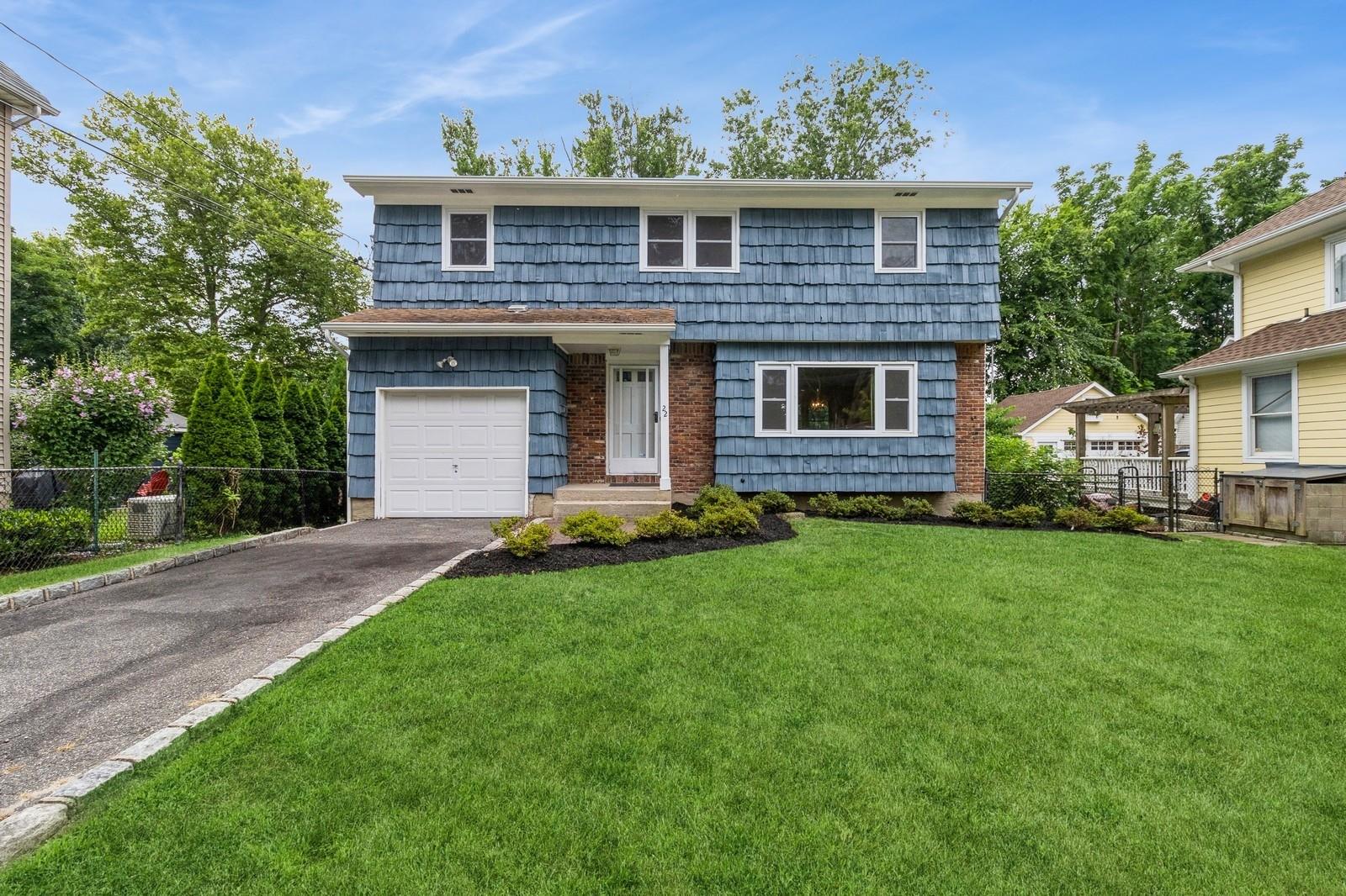 #1 photo, 22 Central Street, سوفولك Huntington , NY 11743