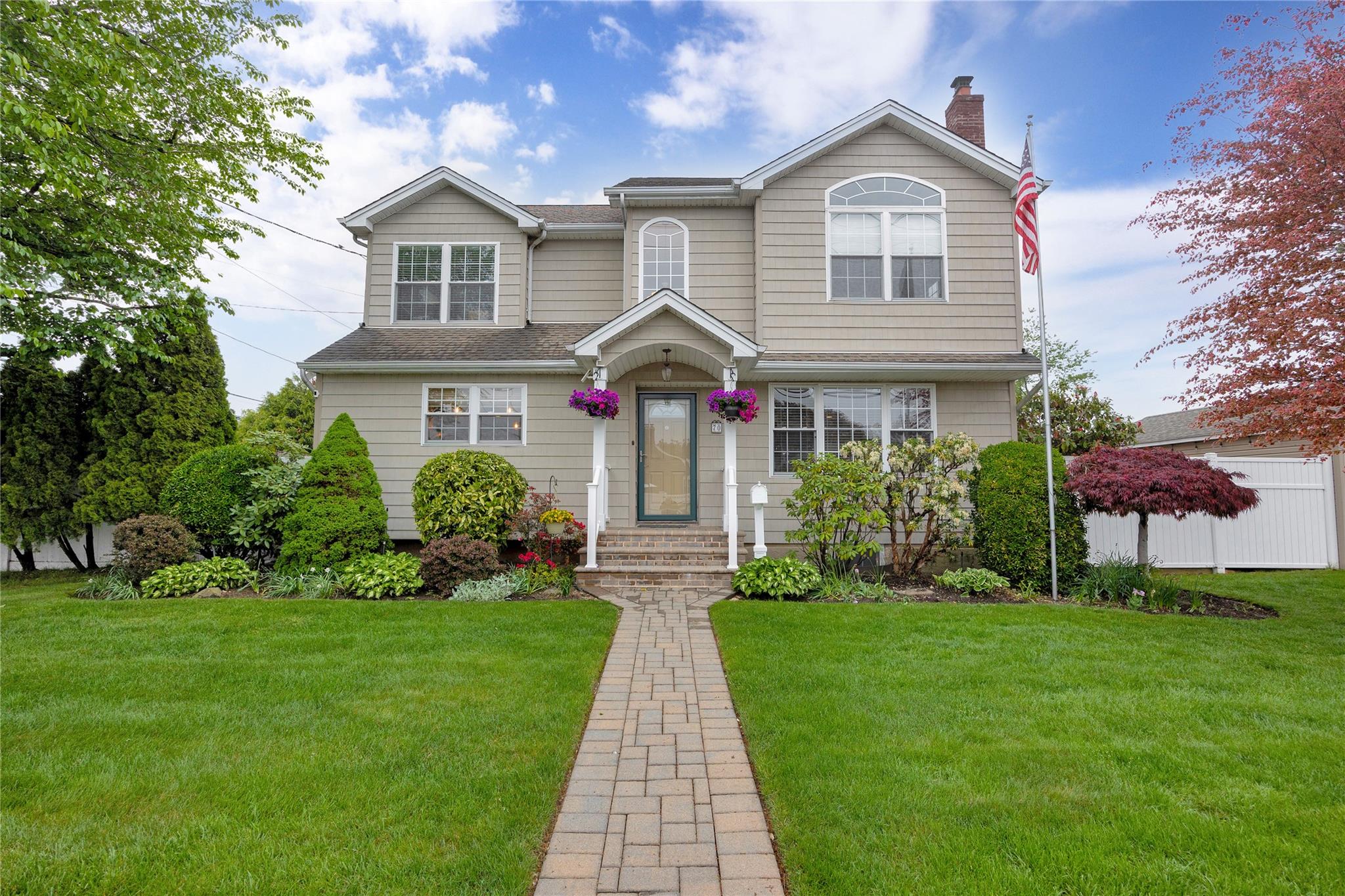 #1 photo, 70 Pollok Place, ناسو Hicksville , NY 11801