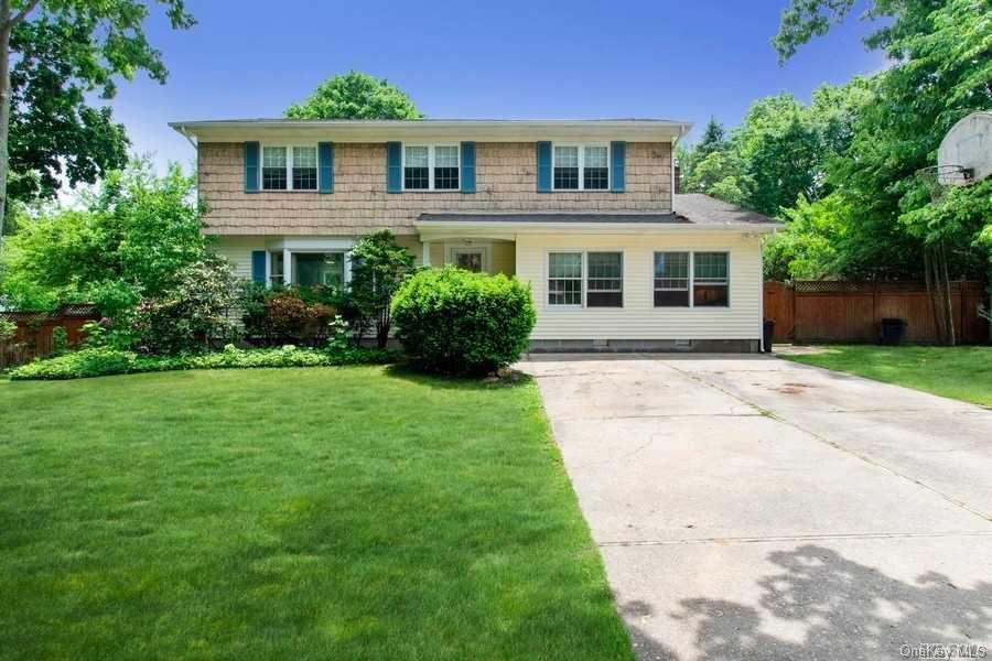 #1 photo, 4 White Birch Drive, سوفولك Centereach , NY 11720