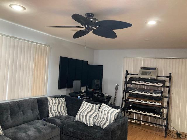 #4 photo, 615 Broadway, サフォーク郡 Amityville , NY 11701