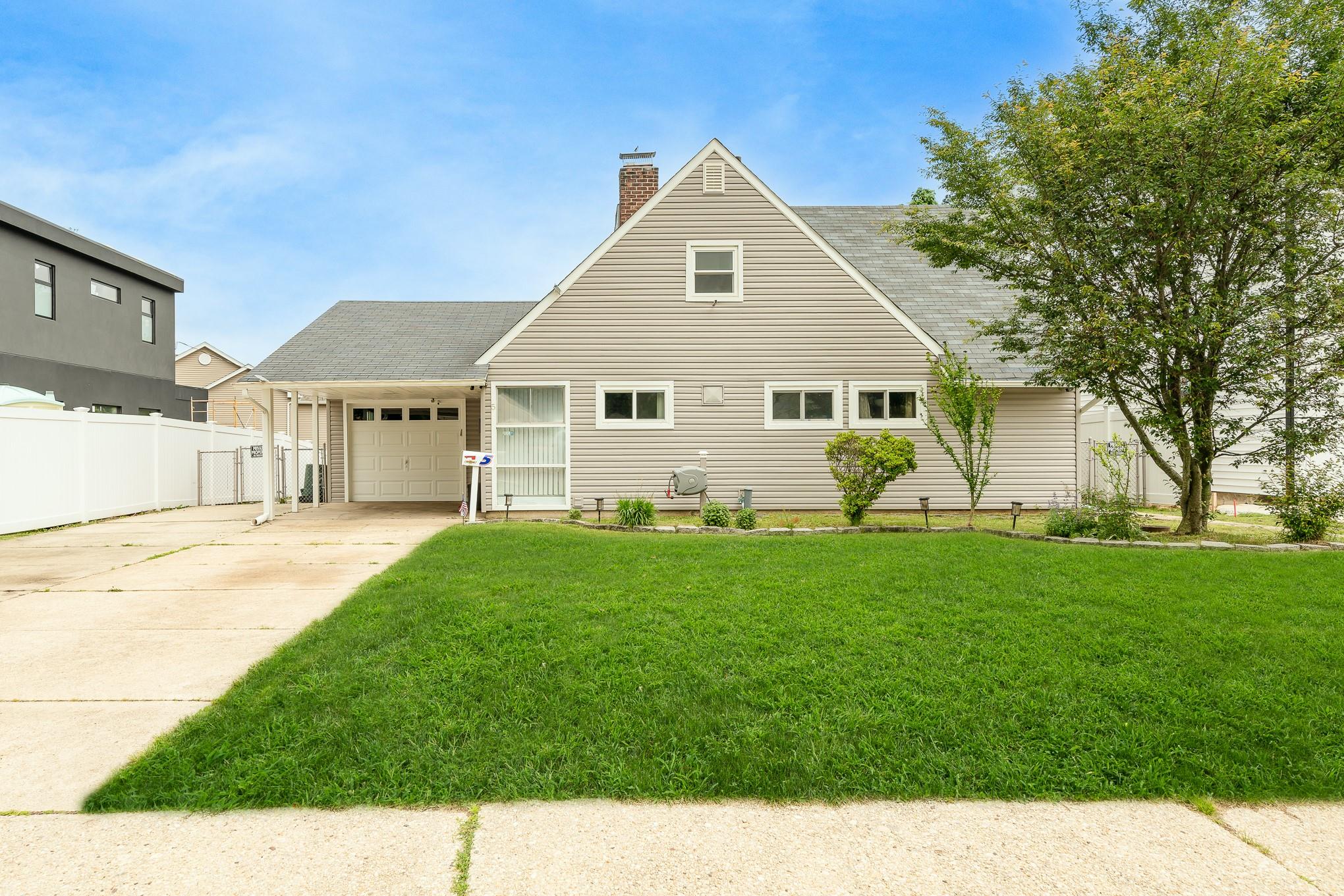 #1 photo, 5 Short Lane, ناسو Levittown , NY 11756