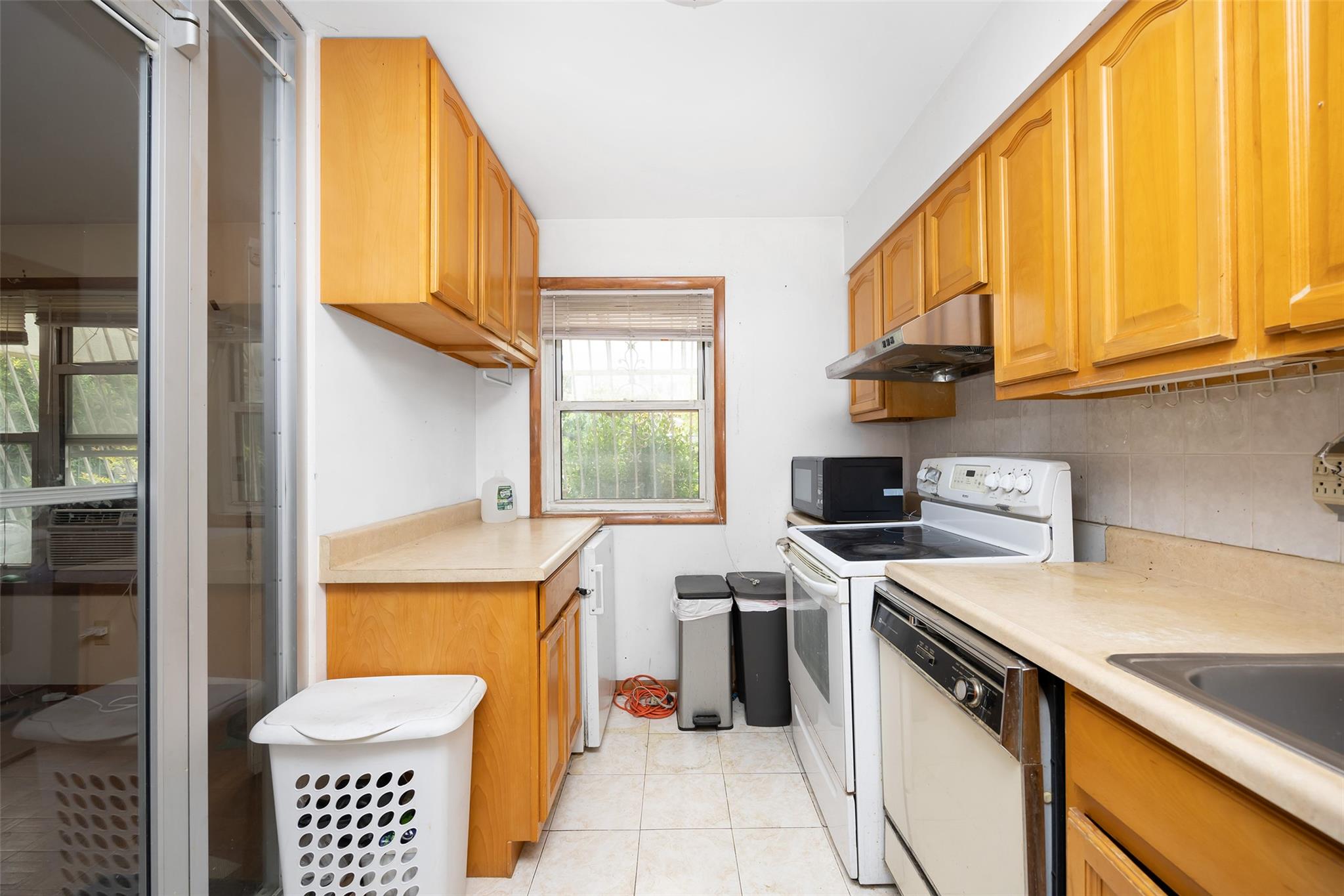 #16 photo, 124 Herzl Street, Brooklyn , NY 11212