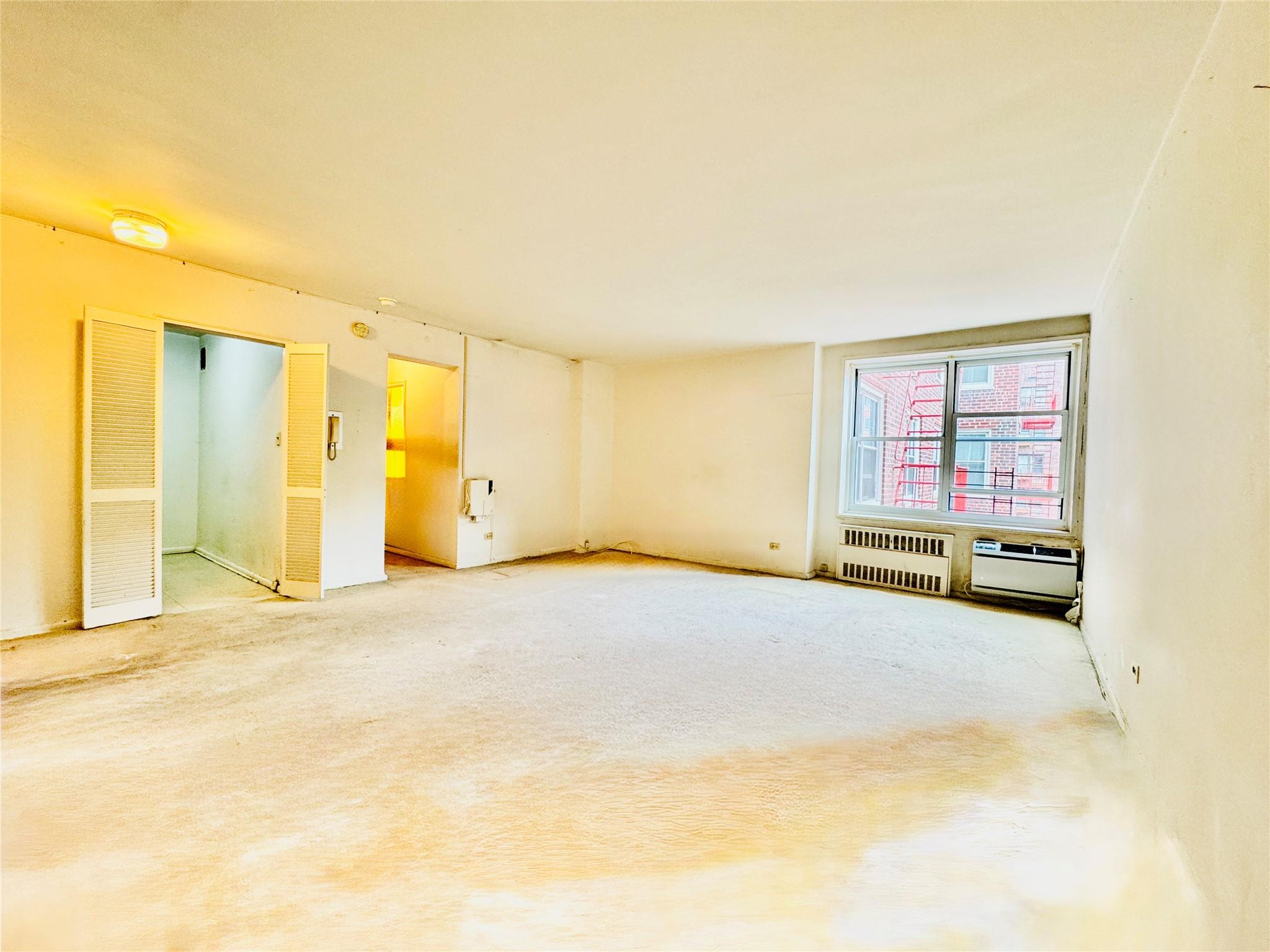 #4 photo, 142-05 Roosevelt Avenue, Flushing , NY 11354