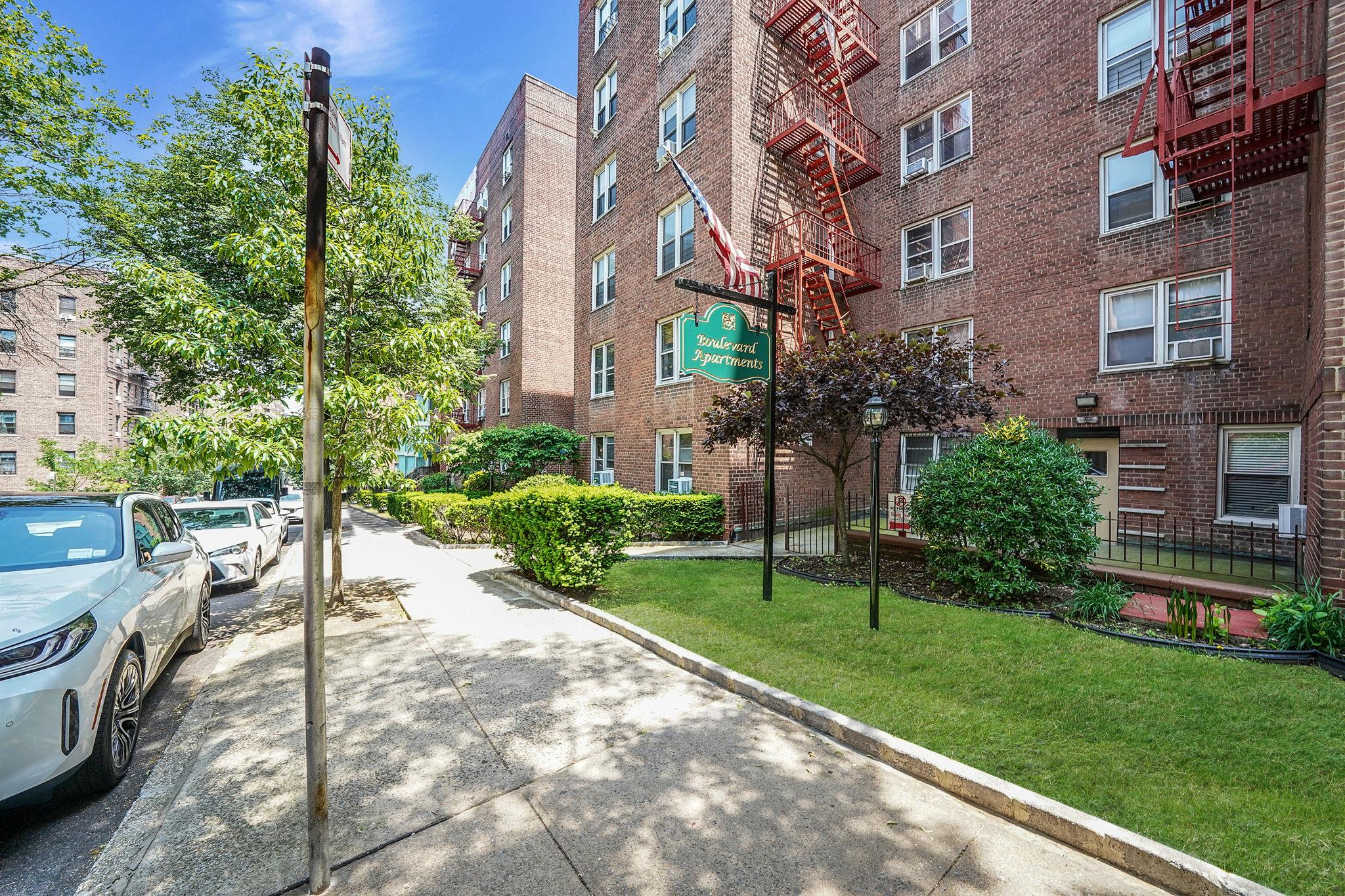#2 photo, 103-26 68TH Avenue, クイーンズ区 Forest Hills , NY 11375