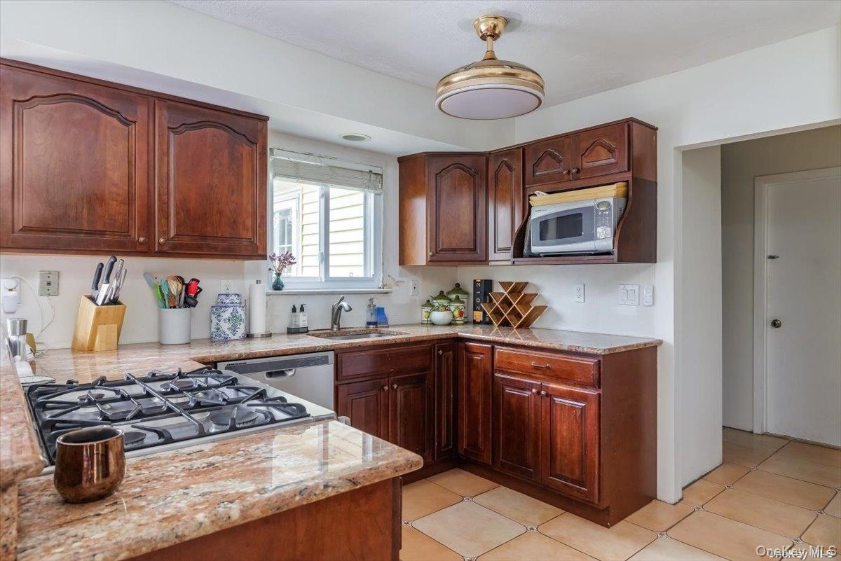 #8 photo, 44 Frazer Drive, サフォーク郡 Greenlawn , NY 11740