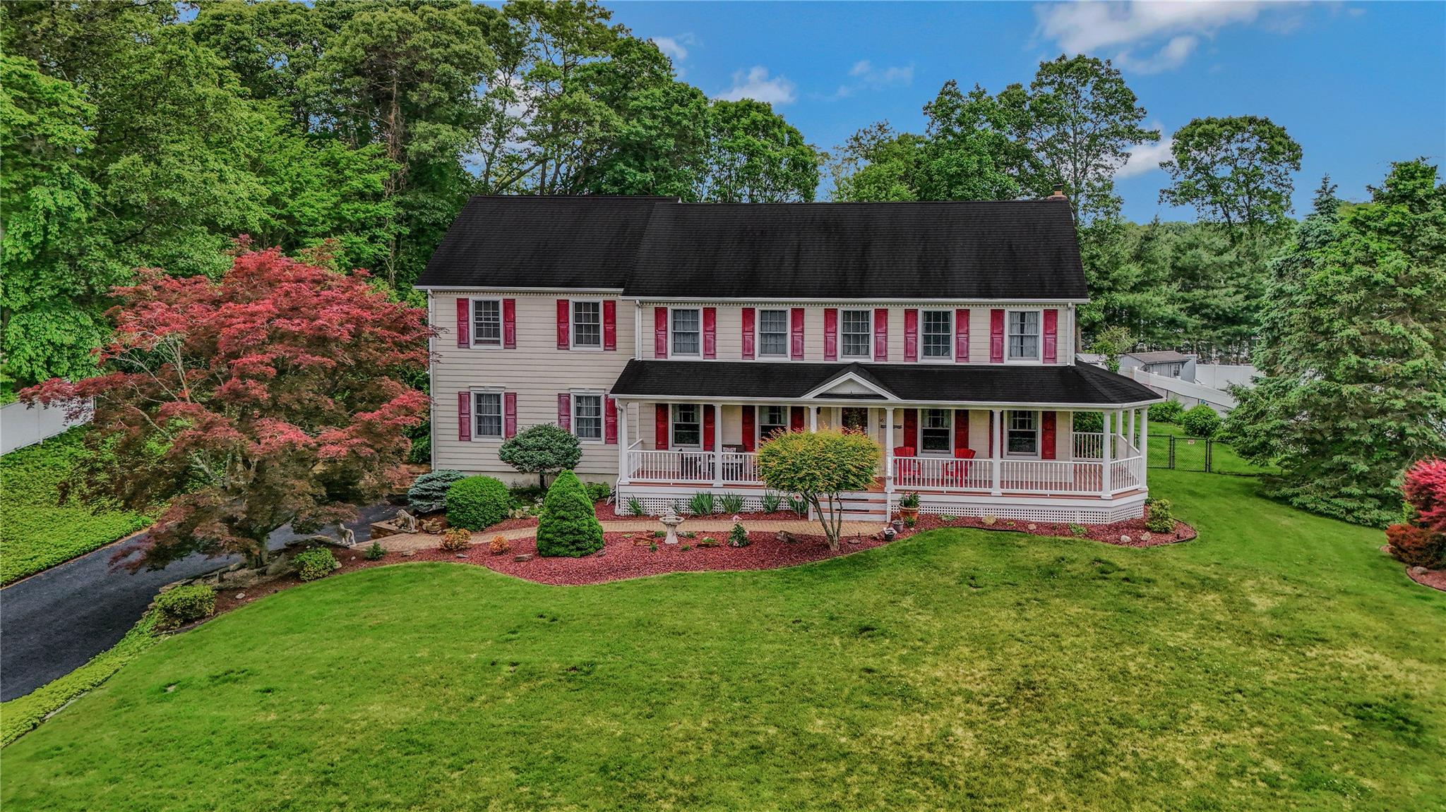#1 photo, 16 Abbey Lane, سوفولك East Setauket , NY 11733