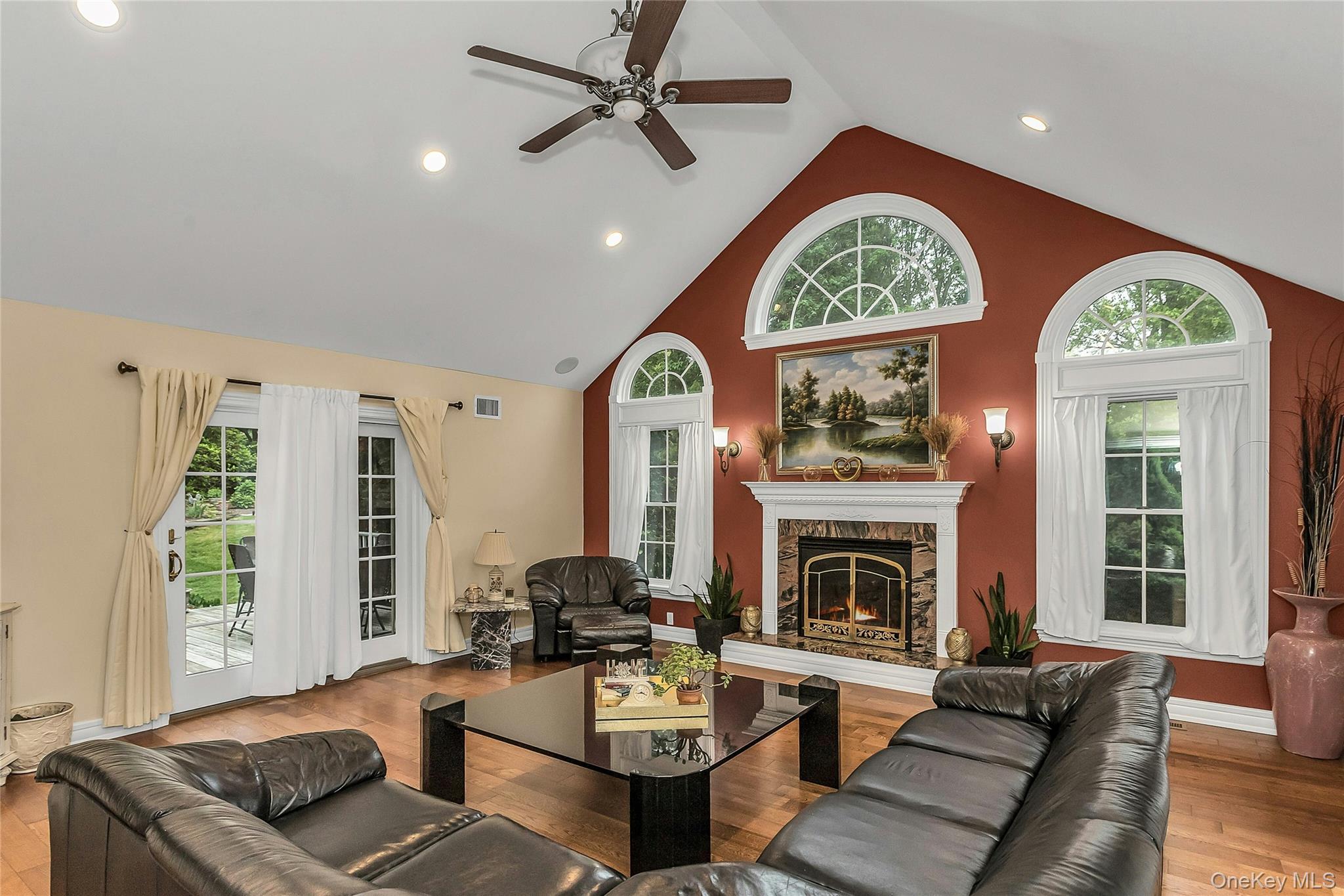 #10 photo, 16 Abbey Lane, サフォーク郡 East Setauket , NY 11733