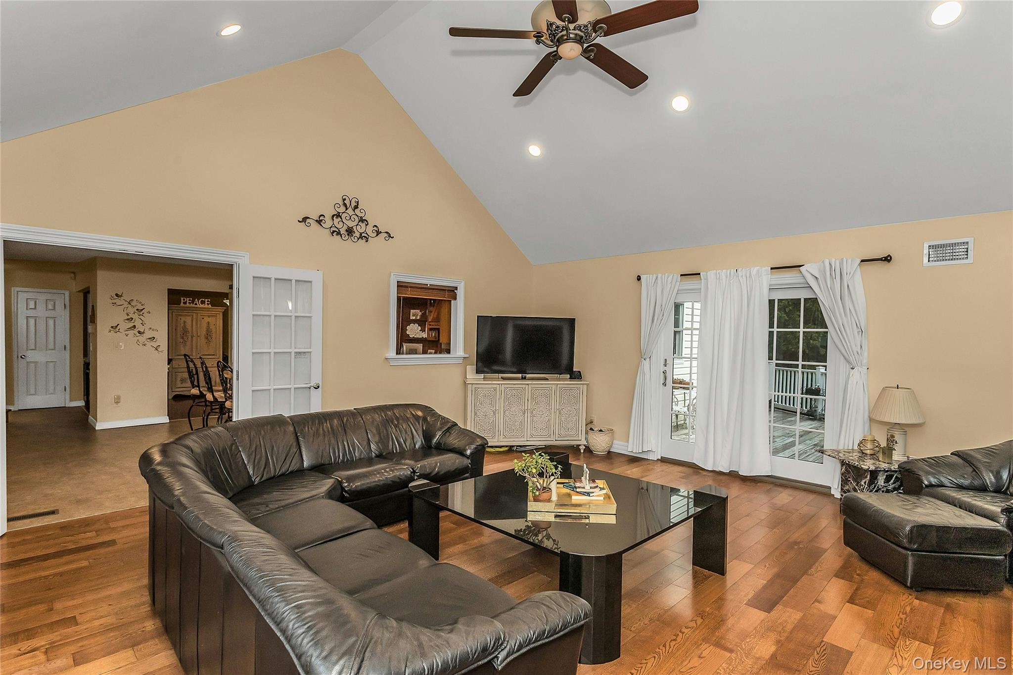 #11 photo, 16 Abbey Lane, サフォーク郡 East Setauket , NY 11733