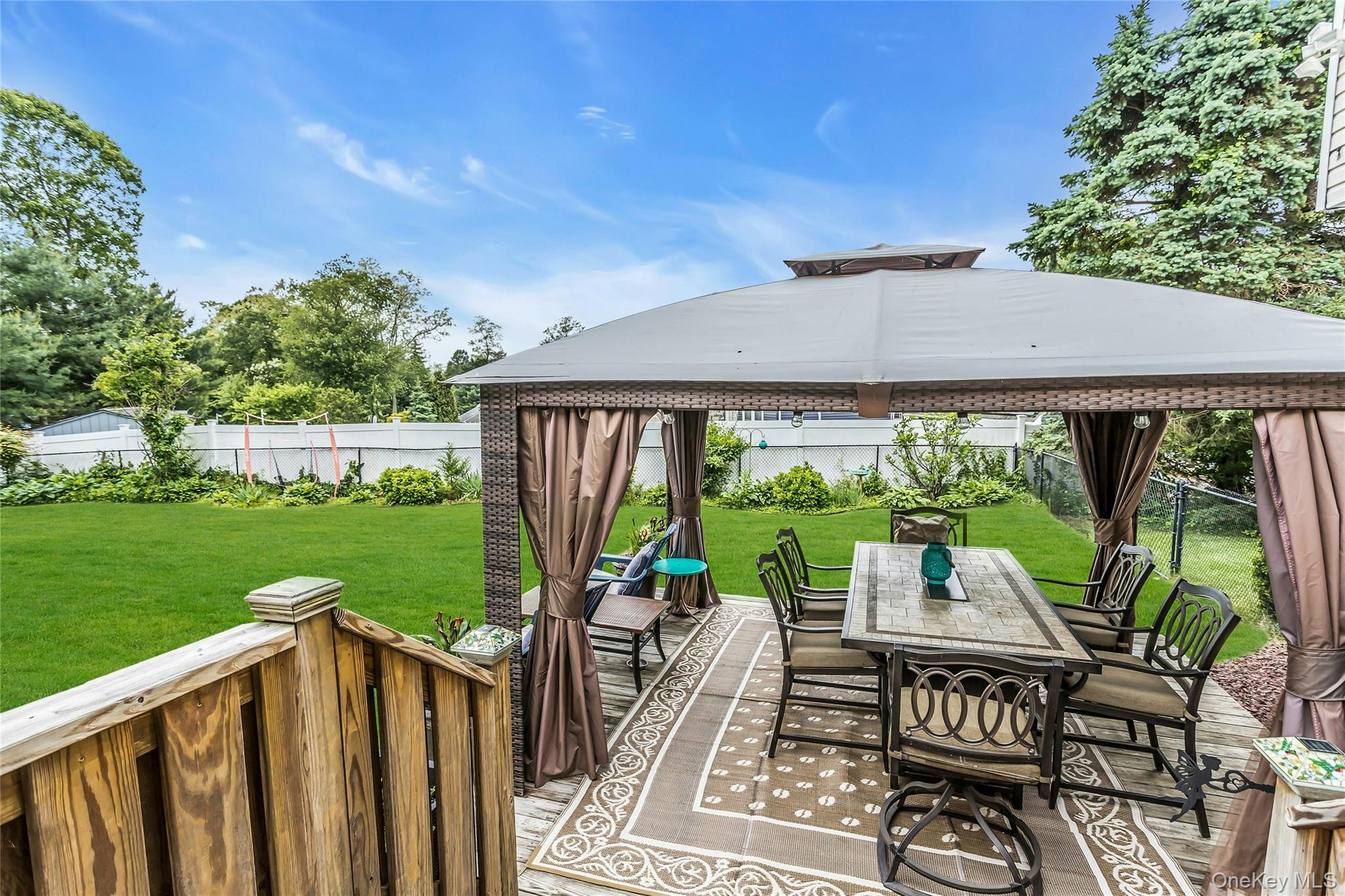 #12 photo, 16 Abbey Lane, サフォーク郡 East Setauket , NY 11733